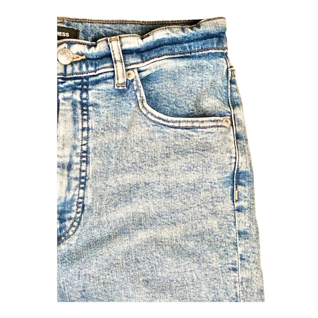 Express Super High Rise Mom Jean 6R