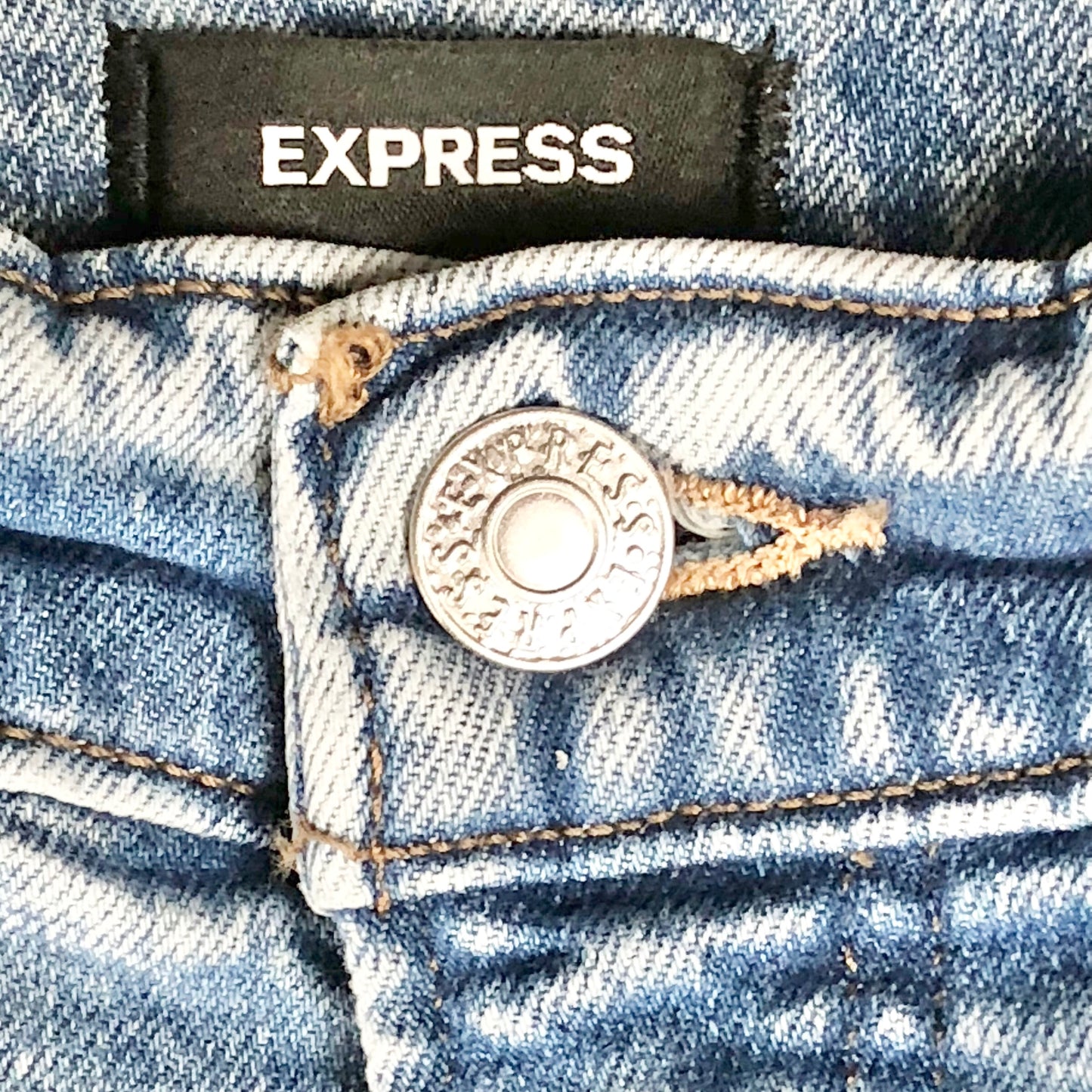 Express Super High Rise Mom Jean 6R