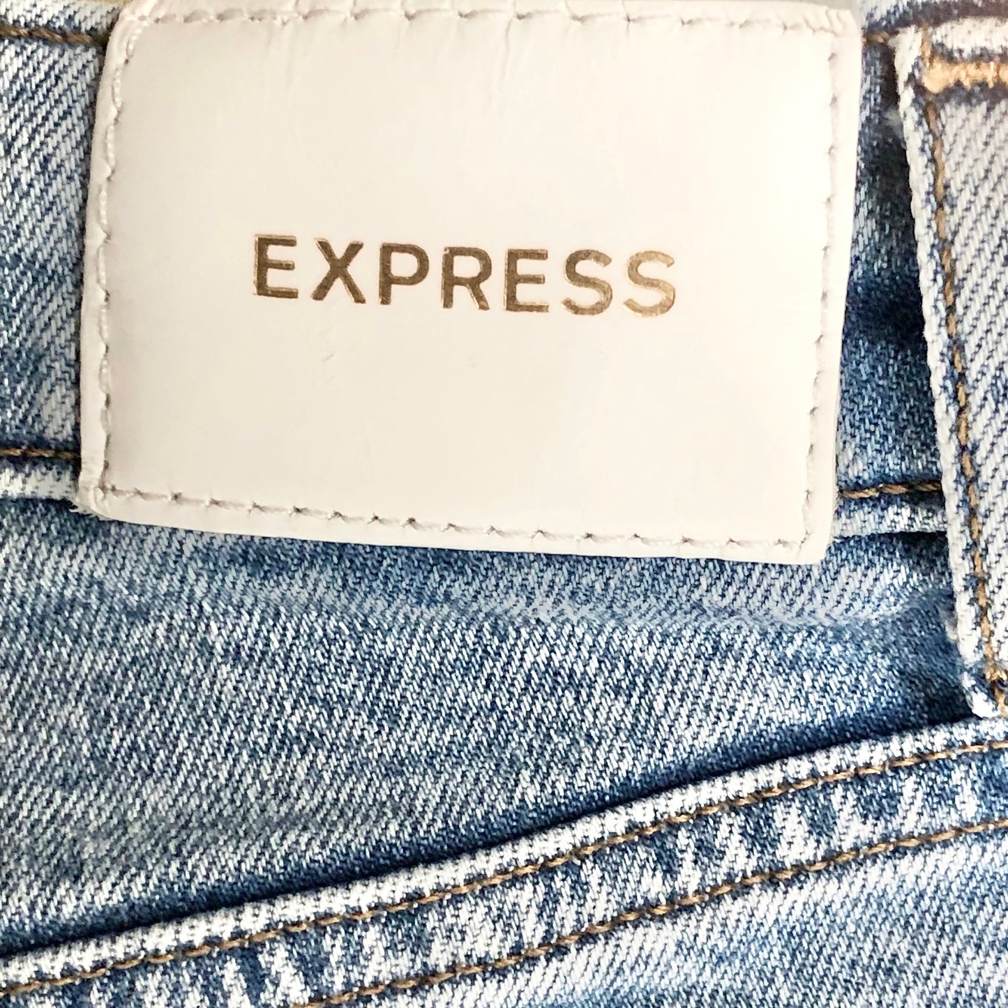 Express Super High Rise Mom Jean 6R