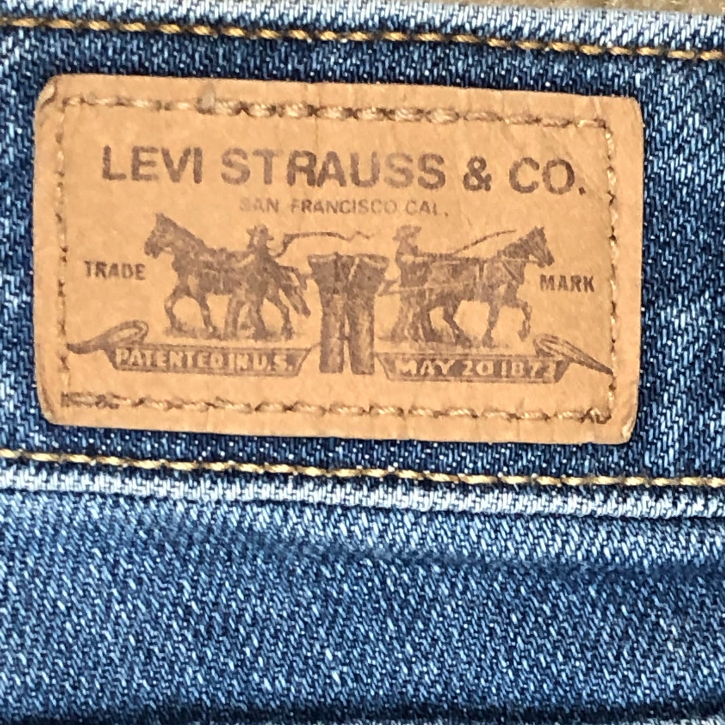 Levi's 525 The Perfect Waist Crop Jeans